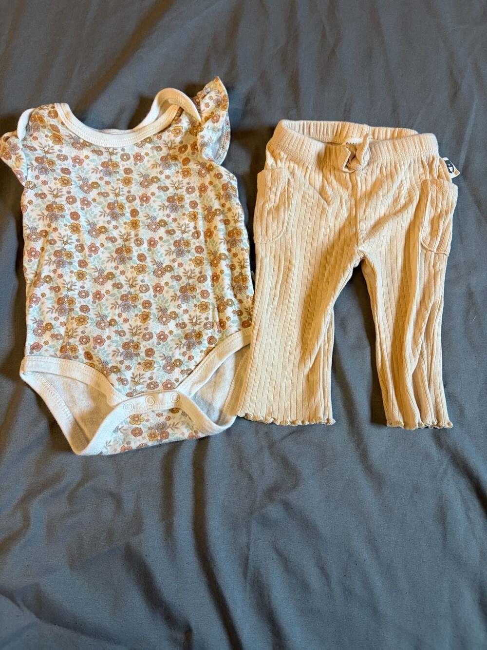 Rabbit Bear Baby Bodysuit And Pants Set Size 0-3M Retro Floral Beige